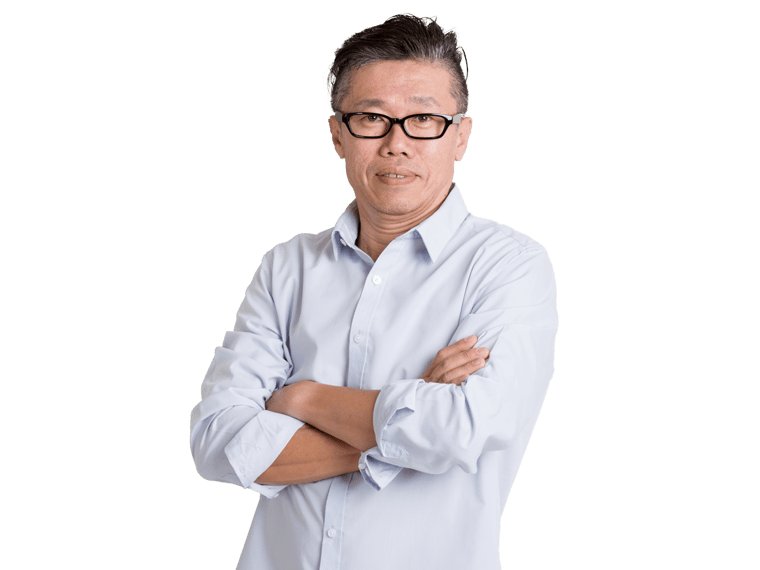 Cantonese proofreading services expert in casual business arms crossed smiling